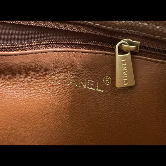 VINTAGE AUTHENTIC CHANEL CAVIAR IRIDESCENT TOTE - Picture 7 of 13